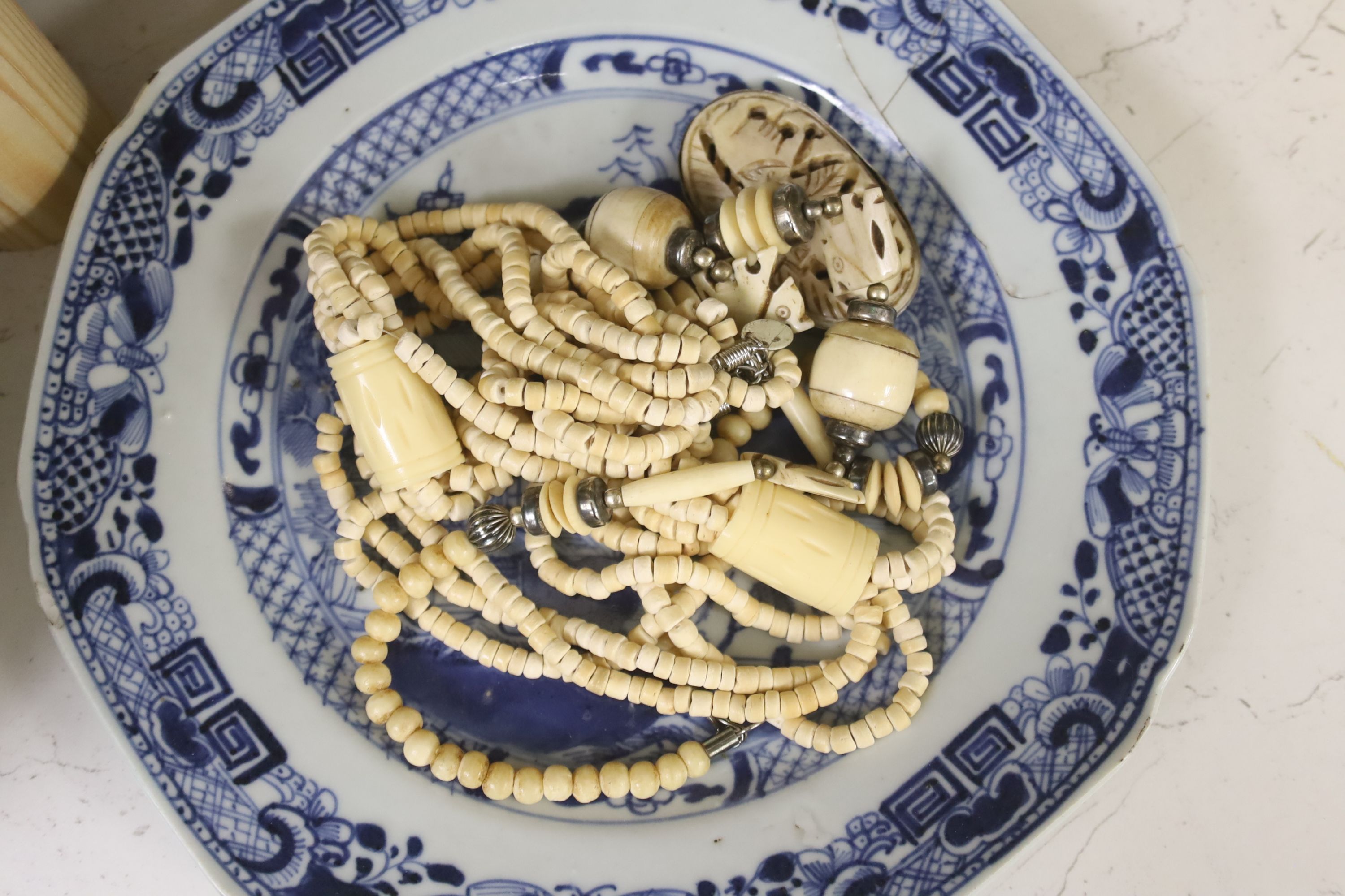 Two Chinese blue and white export dishes, a Chinese blue and white vase, etc., tallest 36cm